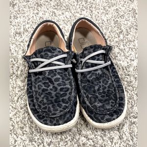 Size 8 Hey Dudes